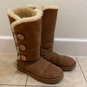 Ugg Bailey 3 button chestnut